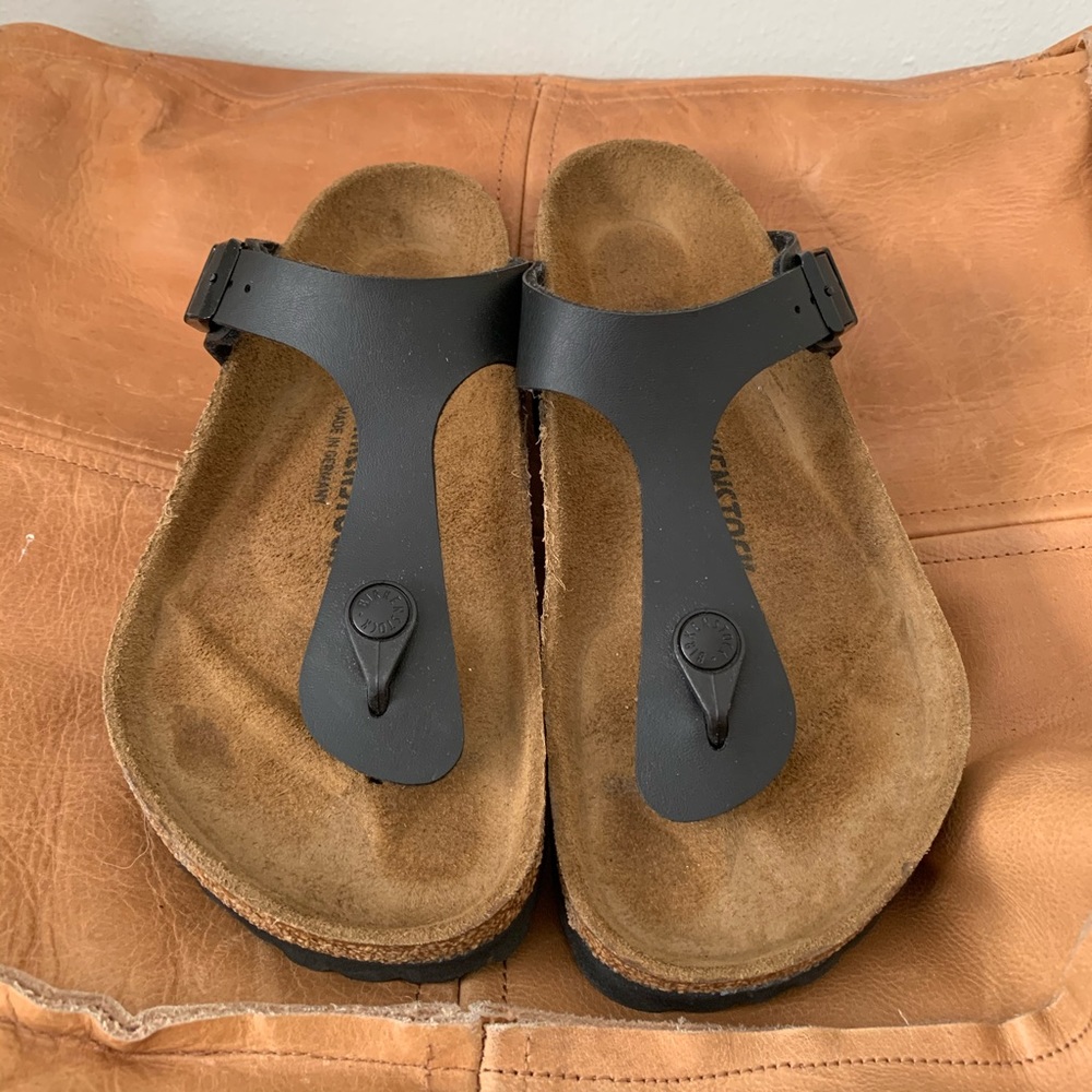BNWOT Birkenstock Gizeh Sandals